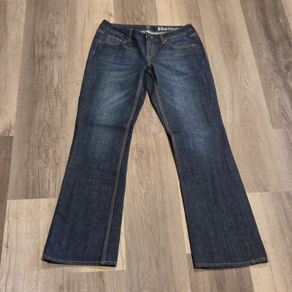 New York & Company Size 6 Jeans Women's Low Rise Bootcut Curvy Denim